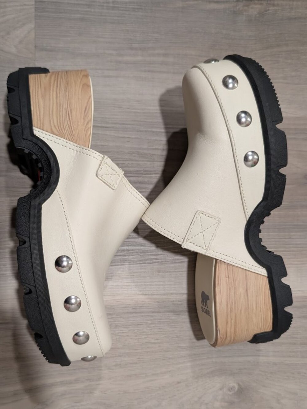 Sorel | Roam'n RVT Studded Leather Platform Mule Clogs In Chalk White - Picture 6 of 16